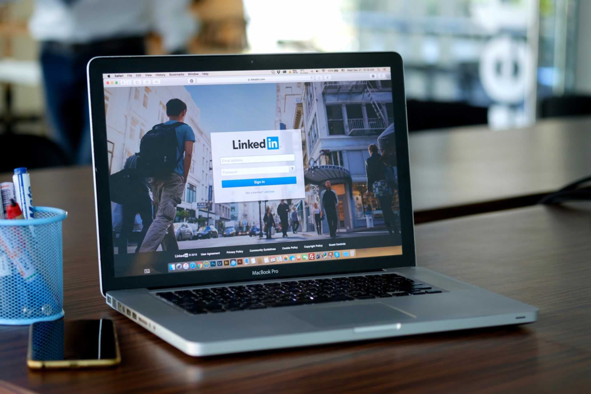 Job Hunting 101: How to Use LinkedIn to Find a Job